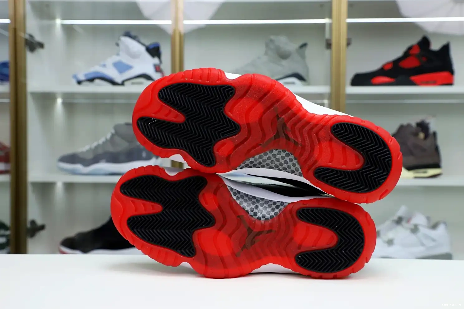 WHITE LOW BRED JORDAN 11 Kimikick AIR 0415